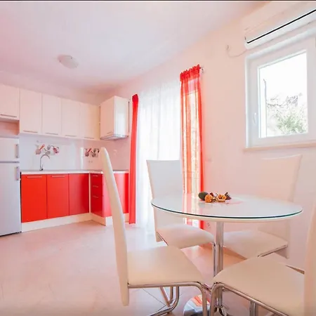 With Balcony And Sea View Омиш